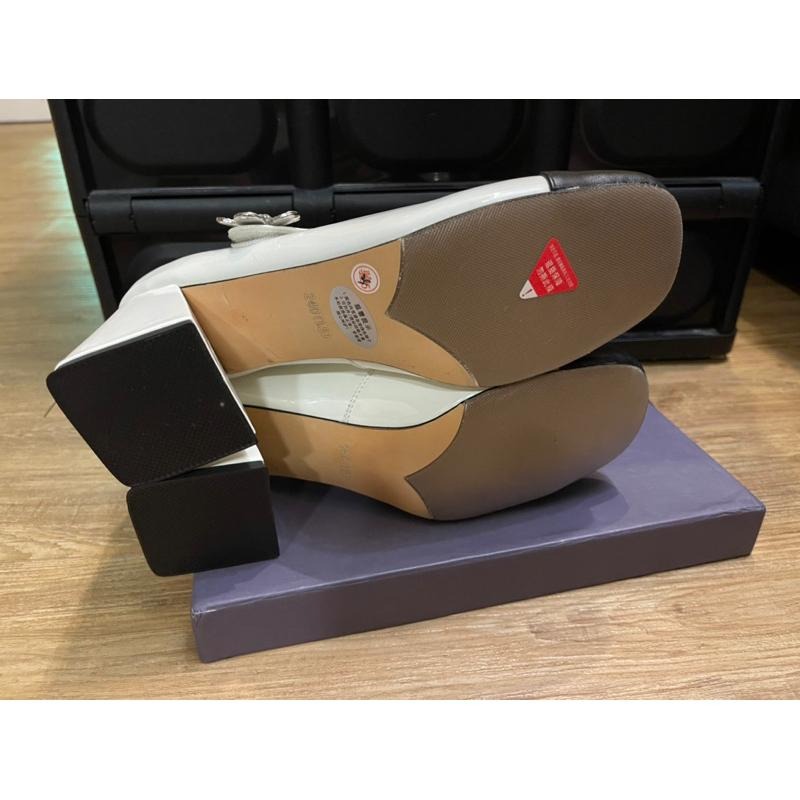 [全新］韓系小香風牛皮真皮米白黑配色牛漆皮高跟粗跟水鑽花朵瑪莉珍娃娃鞋24cm 38號氣質經典韓國miu miu 風格-細節圖5