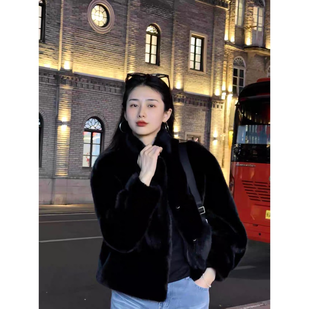 ［全新無吊牌］冬季新款 仿水貂毛 環保皮草 立領落肩 短版外套 珠寶鑽扣 毛毛外套 上衣 M號-細節圖3
