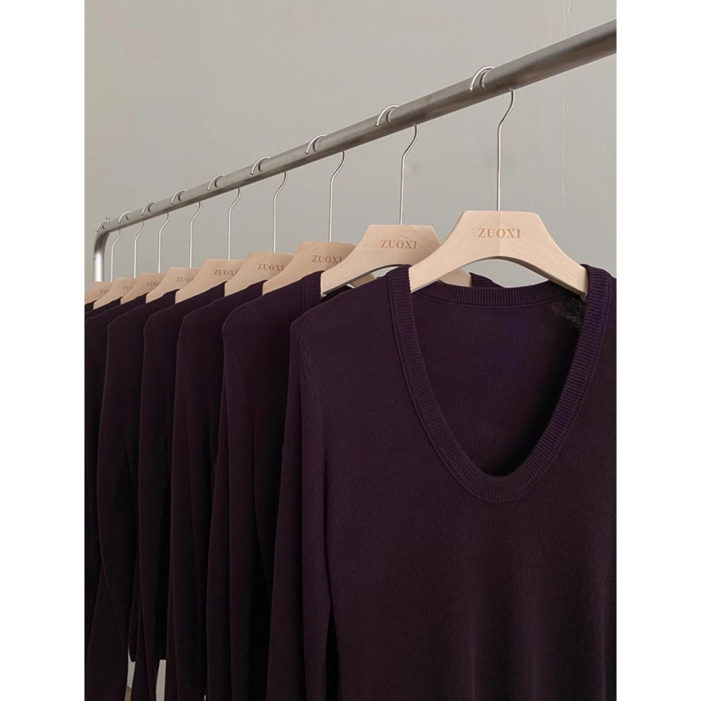 25春。店主私著。極簡氣質百搭 大U領修身單穿打底細針織長袖毛衣上衣-Euphoria Store-細節圖6