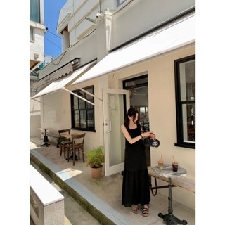 夏。法式優雅氣質 純色精緻刺繡鉤花 修身顯瘦拼接魚尾無袖吊帶連身裙洋裝-Euphoria Store-細節圖3