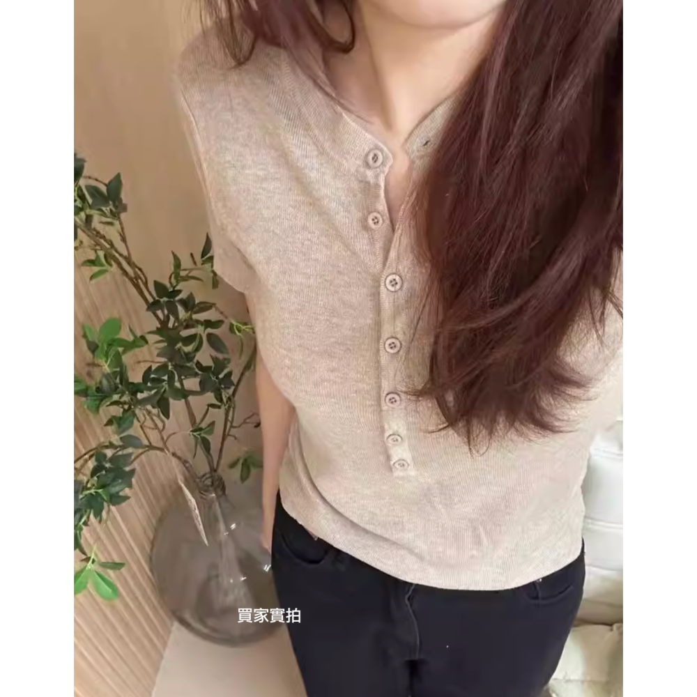 夏。極簡簡約知性氣質 百穿不膩 純色小圓領單排扣短袖冰絲針織上衣-Euphoria Store-細節圖7