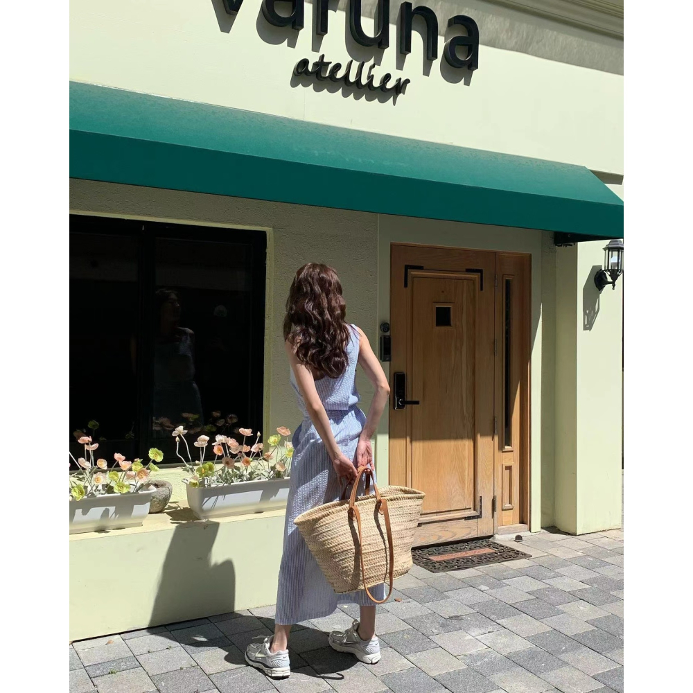 夏，韓系chic清新帶點小心機 撞色條紋露背後交叉 方領無袖背心上衣+高腰A字繫帶半身裙套裝組-Euphoria Sto-細節圖4