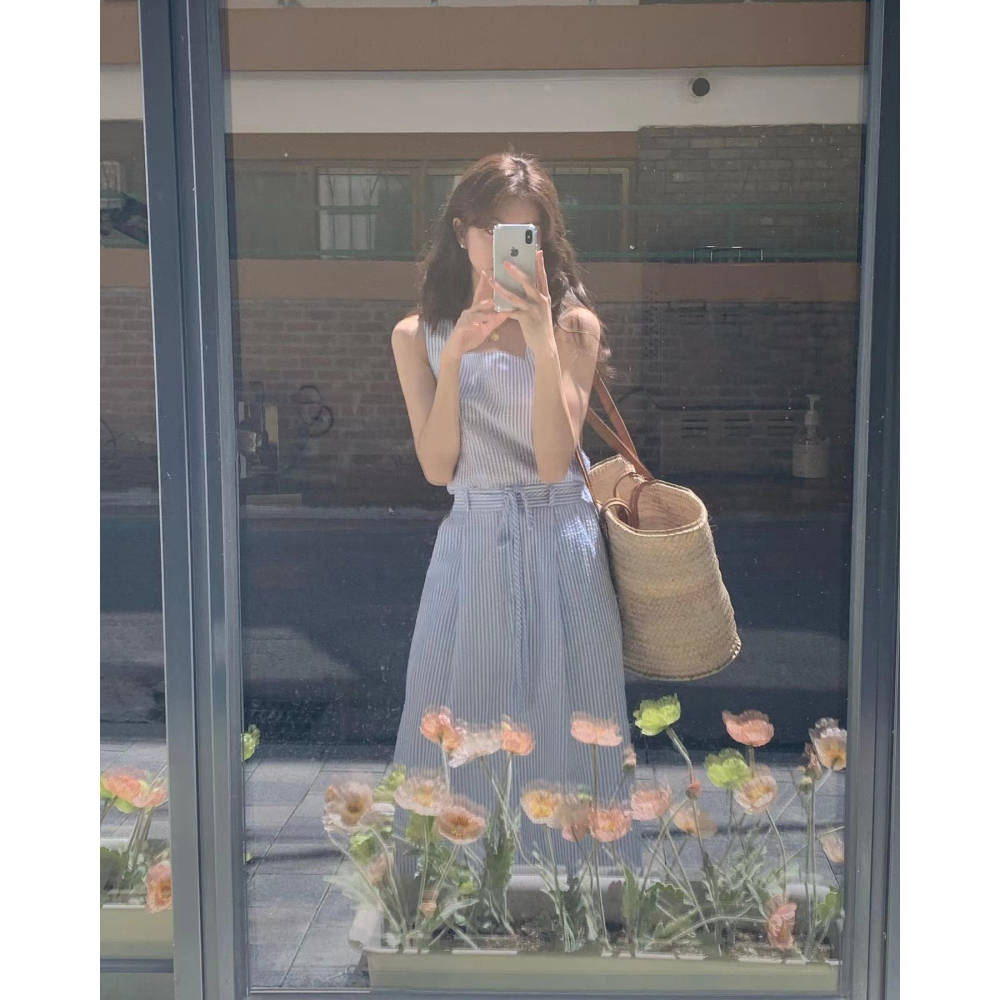 夏，韓系chic清新帶點小心機 撞色條紋露背後交叉 方領無袖背心上衣+高腰A字繫帶半身裙套裝組-Euphoria Sto-細節圖5
