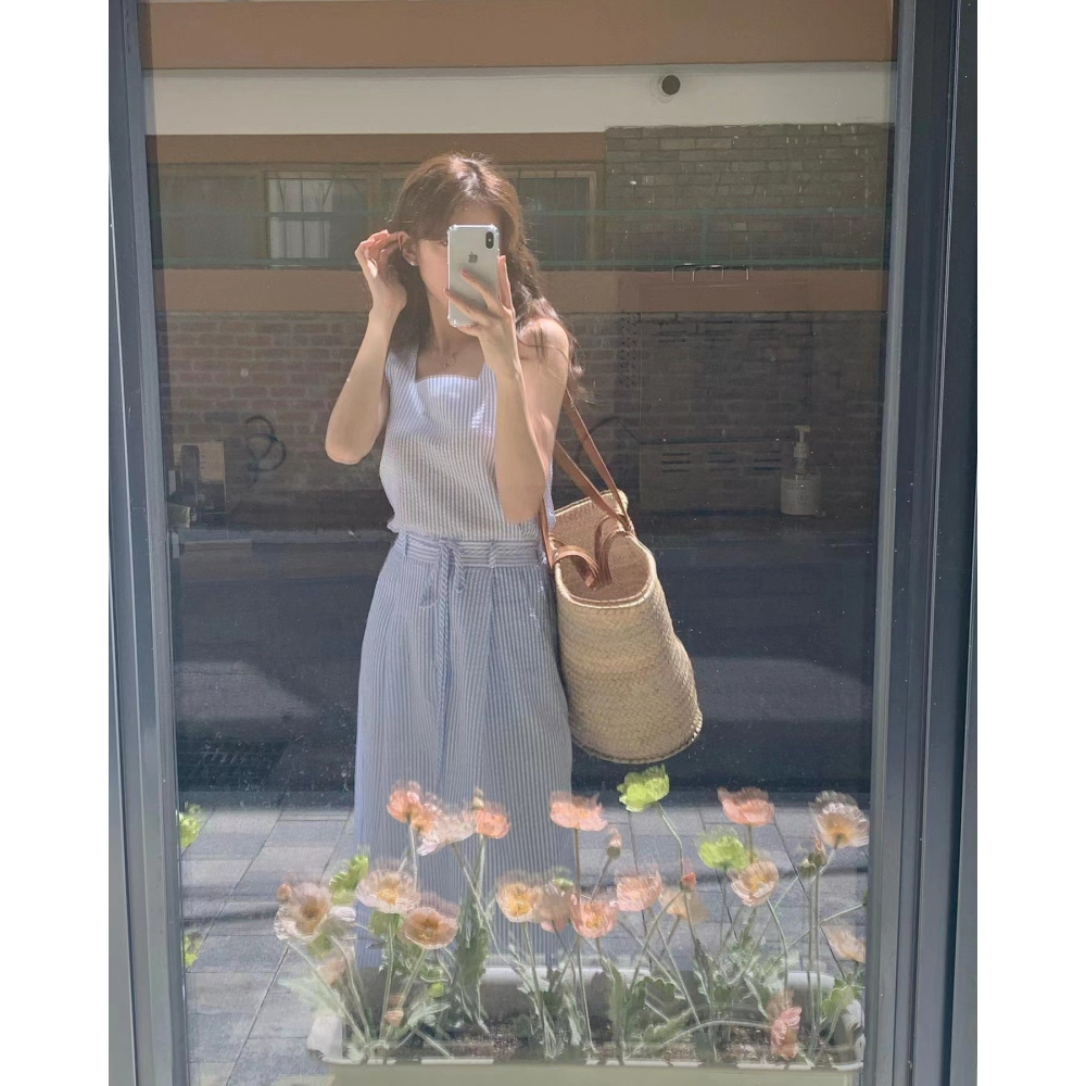 夏，韓系chic清新帶點小心機 撞色條紋露背後交叉 方領無袖背心上衣+高腰A字繫帶半身裙套裝組-Euphoria Sto-細節圖6