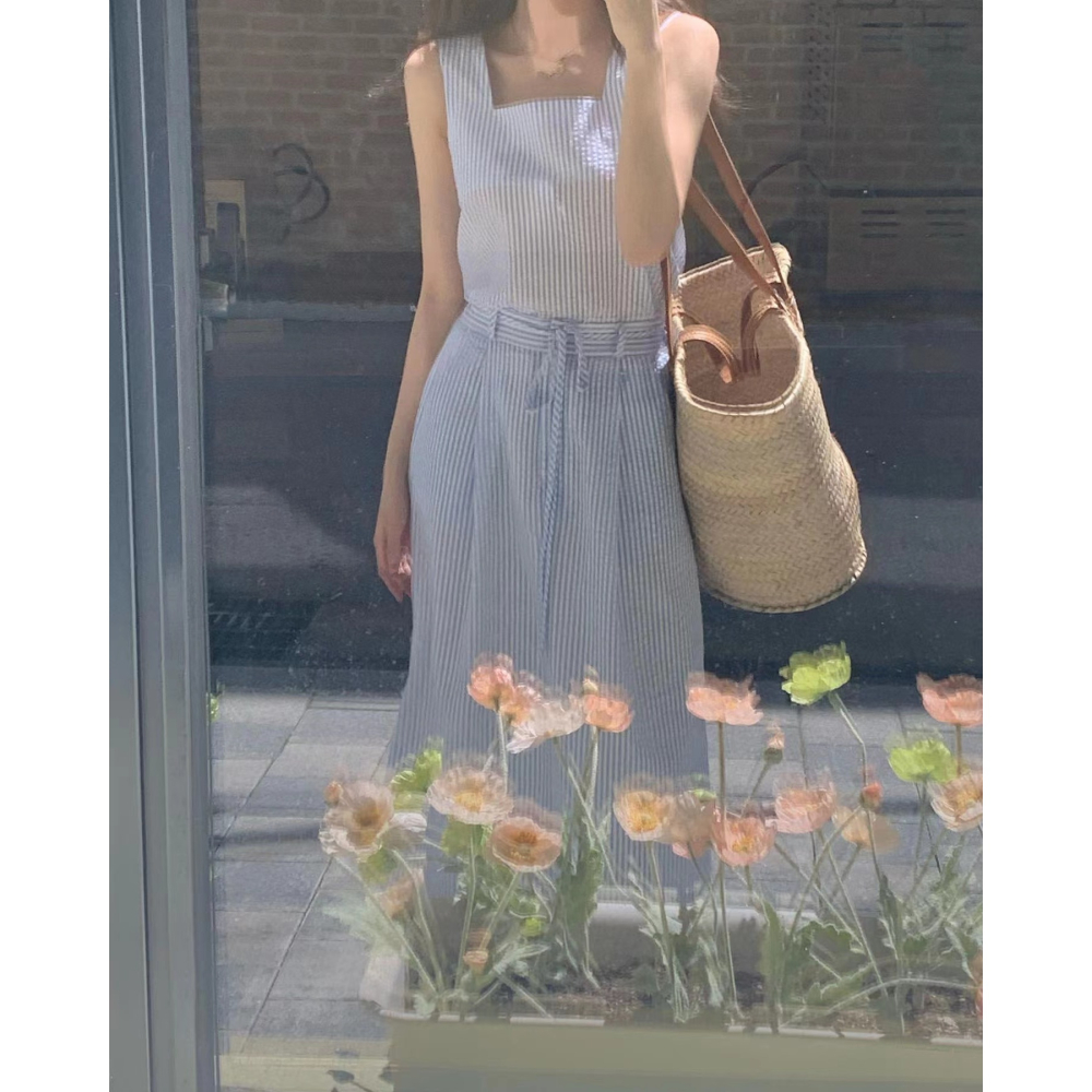 夏，韓系chic清新帶點小心機 撞色條紋露背後交叉 方領無袖背心上衣+高腰A字繫帶半身裙套裝組-Euphoria Sto-細節圖7