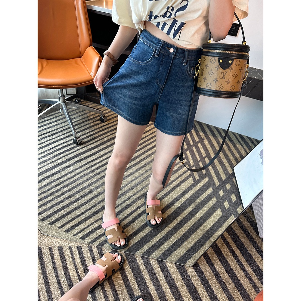 四季。基礎百搭修身款 後口袋M刺繡 顯瘦提臀高腰水洗彈力牛仔短褲A字闊腿熱褲-Euphoria Store-細節圖4