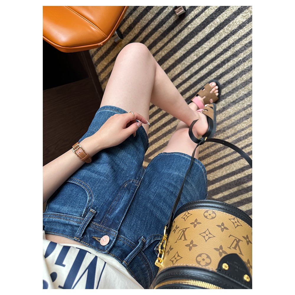 四季。基礎百搭修身款 後口袋M刺繡 顯瘦提臀高腰水洗彈力牛仔短褲A字闊腿熱褲-Euphoria Store-細節圖6