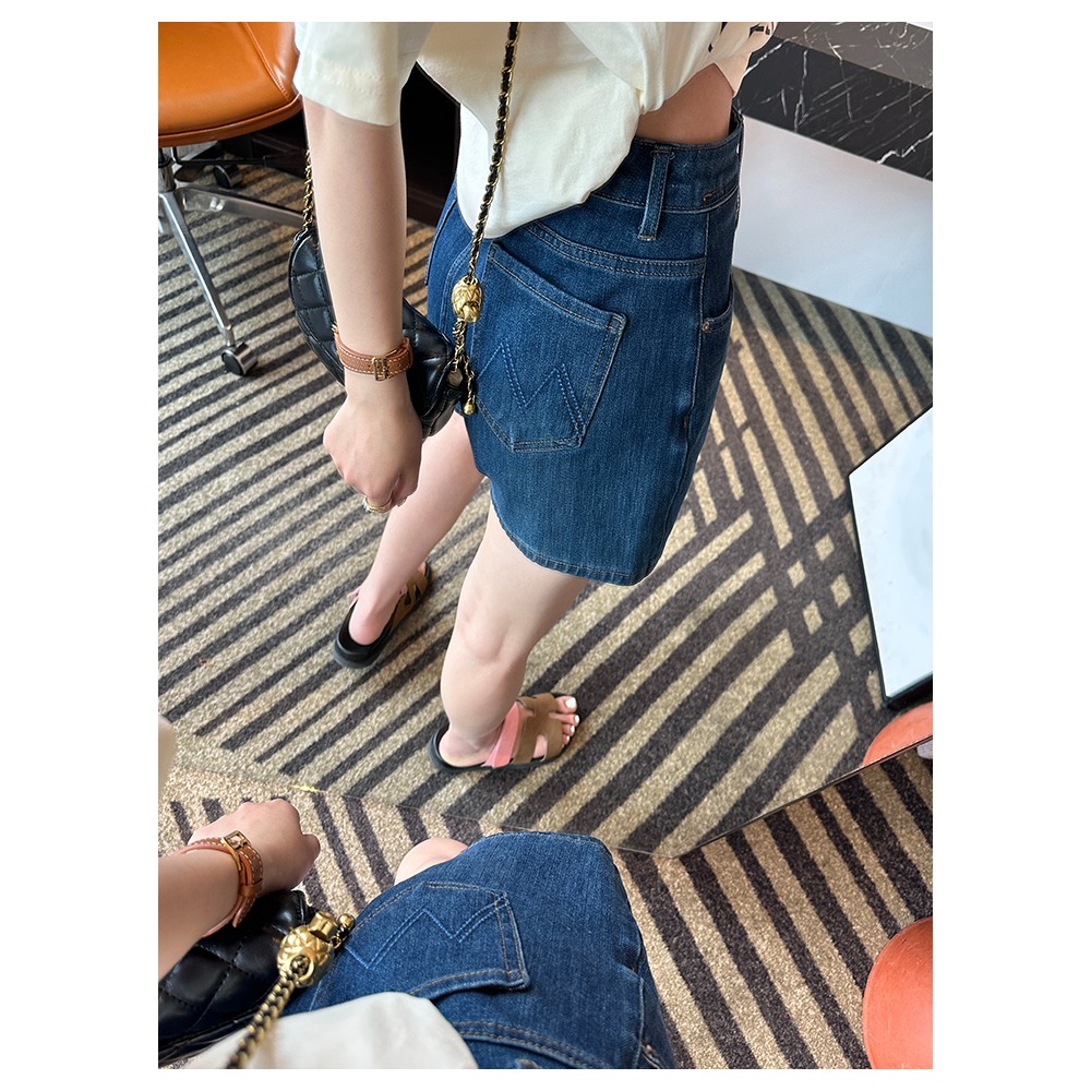 四季。基礎百搭修身款 後口袋M刺繡 顯瘦提臀高腰水洗彈力牛仔短褲A字闊腿熱褲-Euphoria Store-細節圖8