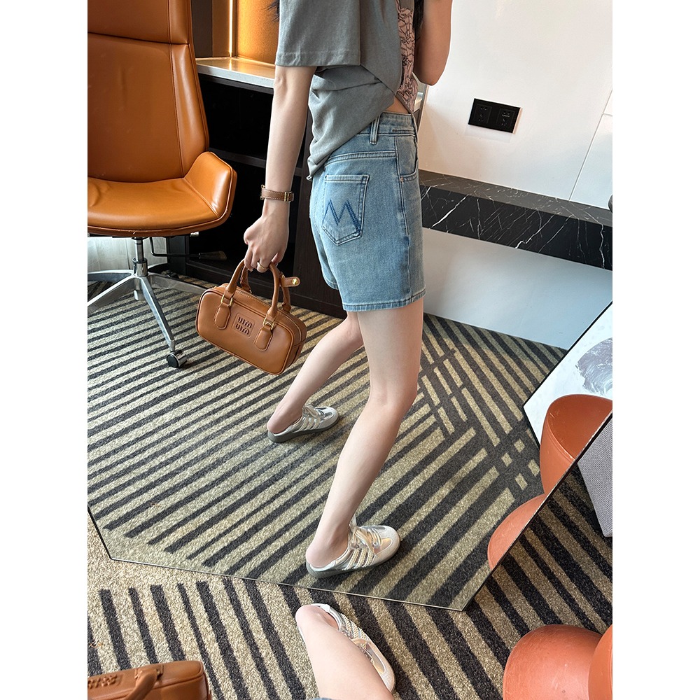 四季。基礎百搭修身款 後口袋M刺繡 顯瘦提臀高腰水洗彈力牛仔短褲A字闊腿熱褲-Euphoria Store-規格圖10