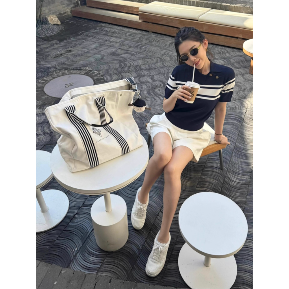 初秋。減齡學院風 美式復古藍白撞色橫條紋 翻領側鈕扣POLO衫細針織短袖上衣(S-2XL)-Euphoria Store-細節圖4