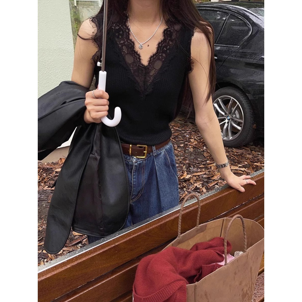 初秋。滿滿精緻 單穿疊穿都可以 微性感V領蕾絲緹花豎條無袖細針織背心上衣毛衣-Euphoria Store-細節圖2