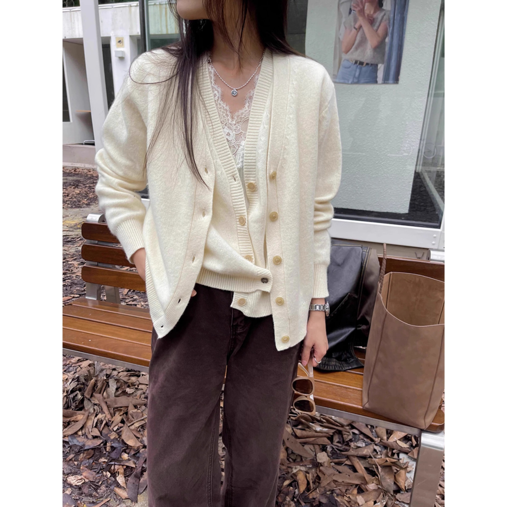 初秋。滿滿精緻 單穿疊穿都可以 微性感V領蕾絲緹花豎條無袖細針織背心上衣毛衣-Euphoria Store-細節圖8