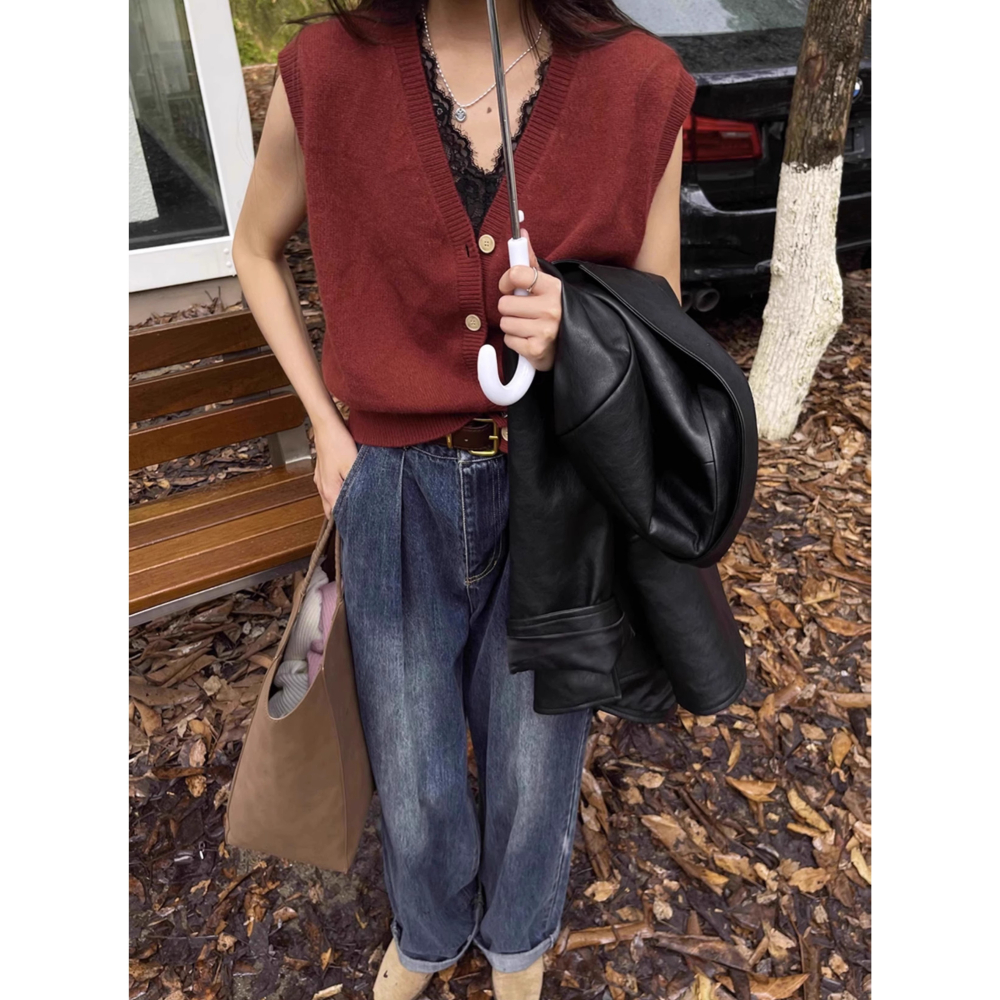 初秋。滿滿精緻 單穿疊穿都可以 微性感V領蕾絲緹花豎條無袖細針織背心上衣毛衣-Euphoria Store-細節圖9