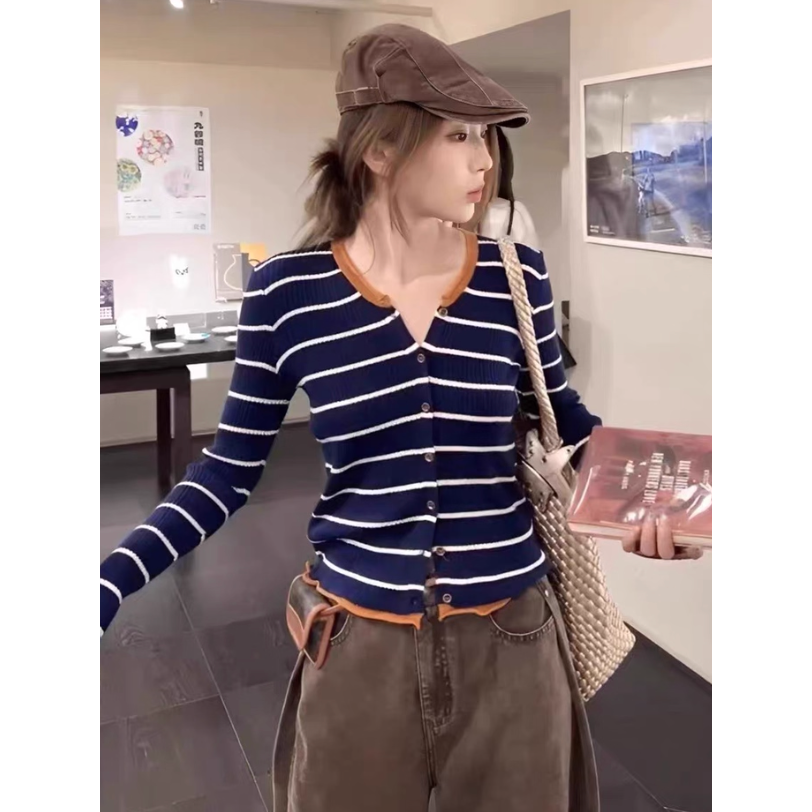 冬。韓系休閒氣質百搭 V領單排扣撞色滾邊條紋細針織長袖毛衣上衣-Euphoria Store-細節圖2