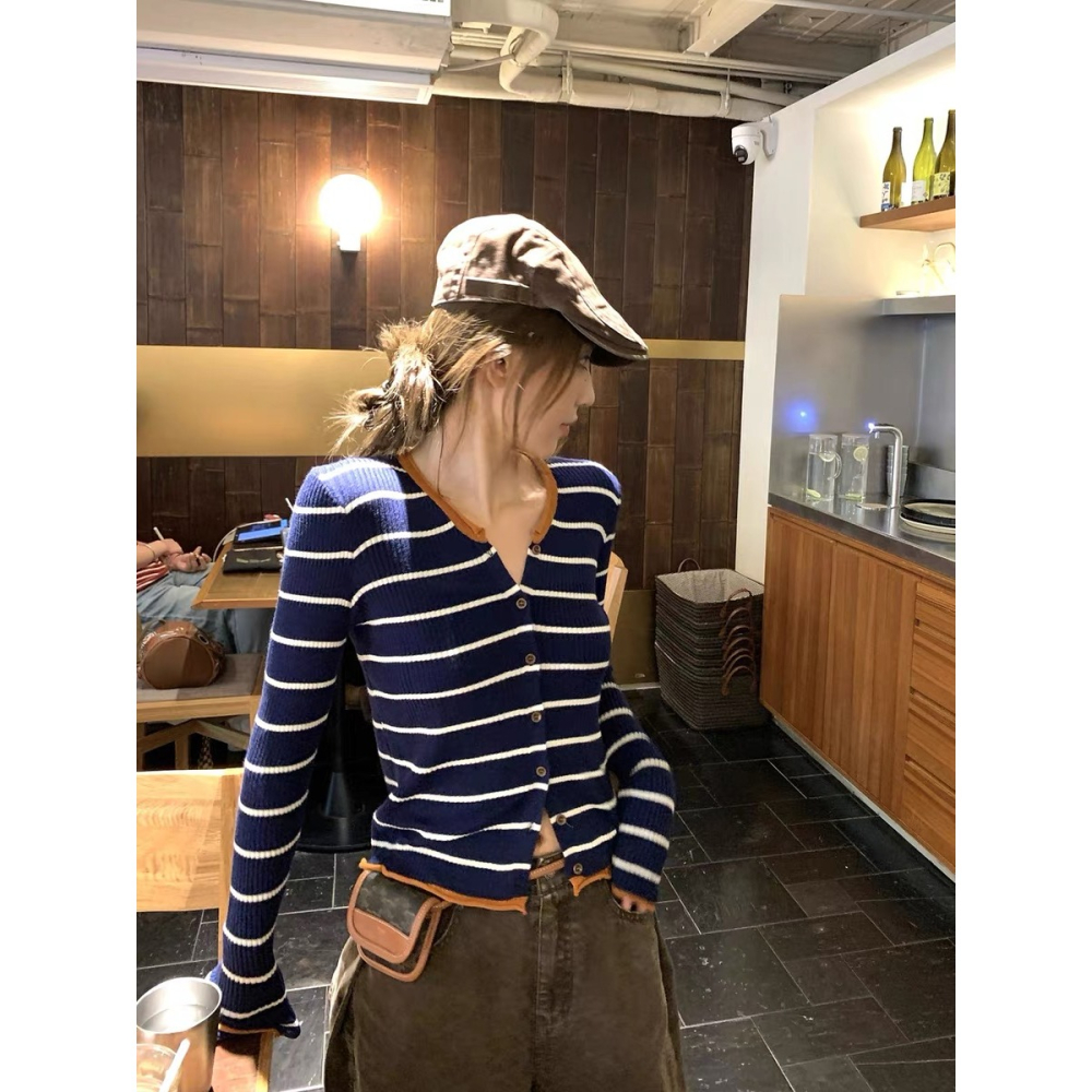 冬。韓系休閒氣質百搭 V領單排扣撞色滾邊條紋細針織長袖毛衣上衣-Euphoria Store-細節圖6