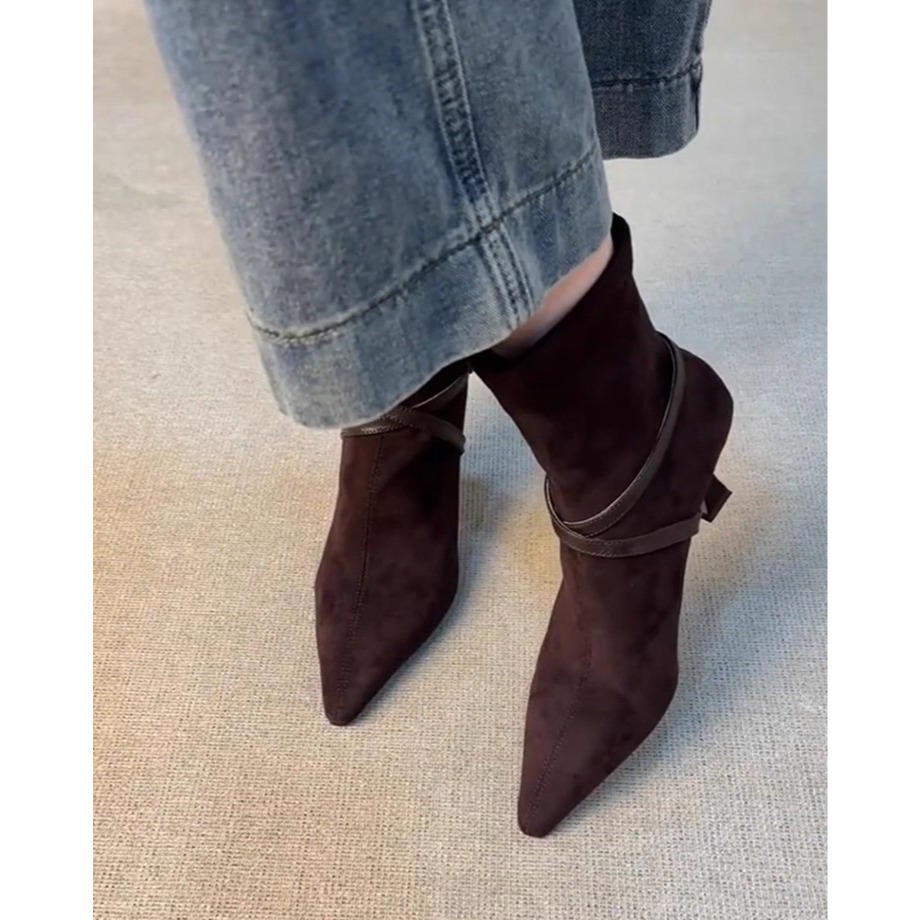 店主私著。搭配褲裝超好看 時尚百搭個性設計 磨砂皮&皮帶交叉扣 氣質尖頭低筒瘦瘦靴中跟靴-Euphoria Store-細節圖2