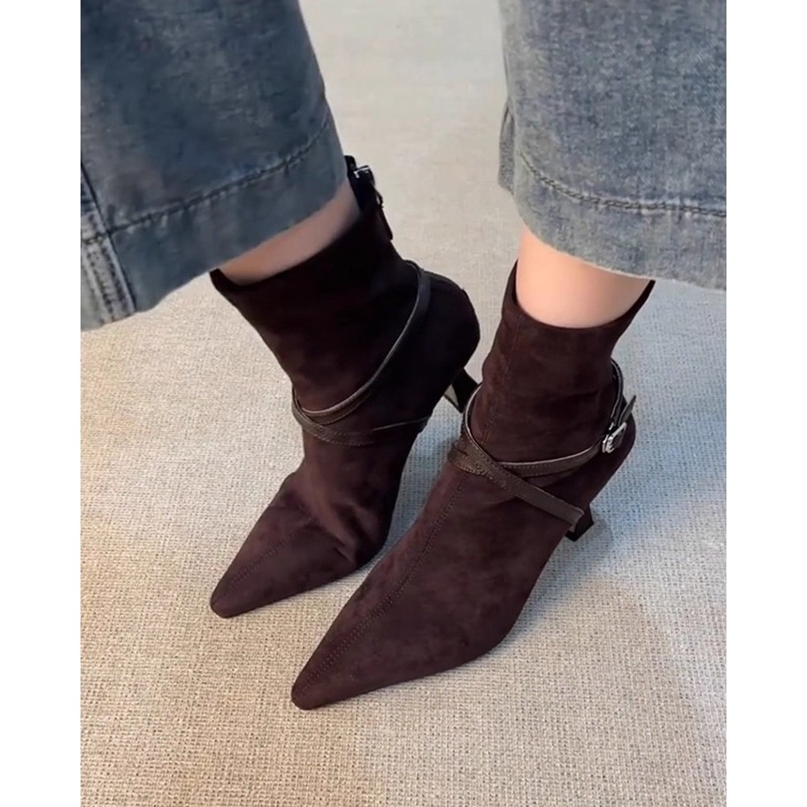 店主私著。搭配褲裝超好看 時尚百搭個性設計 磨砂皮&皮帶交叉扣 氣質尖頭低筒瘦瘦靴中跟靴-Euphoria Store-細節圖4