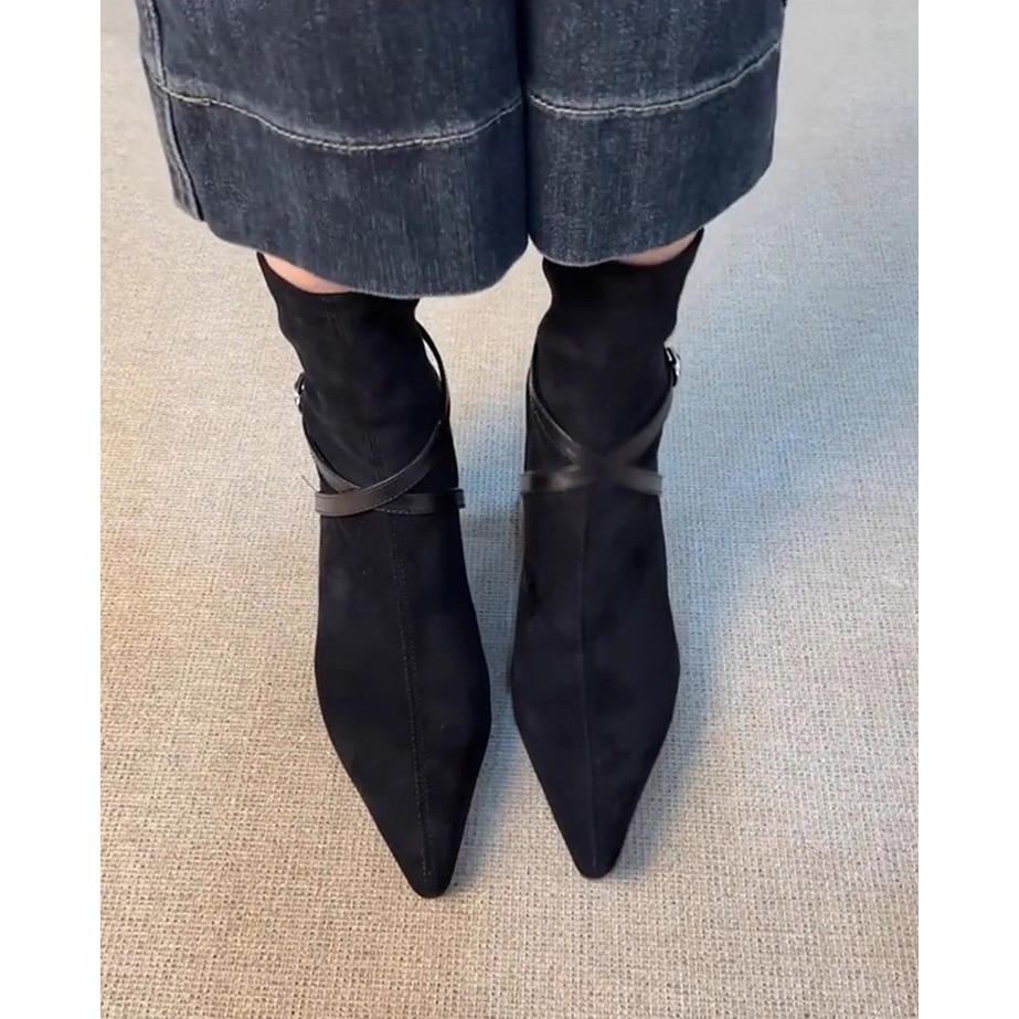 店主私著。搭配褲裝超好看 時尚百搭個性設計 磨砂皮&皮帶交叉扣 氣質尖頭低筒瘦瘦靴中跟靴-Euphoria Store-細節圖6