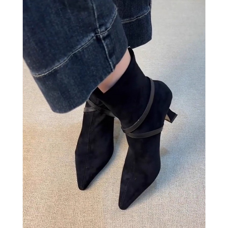 店主私著。搭配褲裝超好看 時尚百搭個性設計 磨砂皮&皮帶交叉扣 氣質尖頭低筒瘦瘦靴中跟靴-Euphoria Store-細節圖8