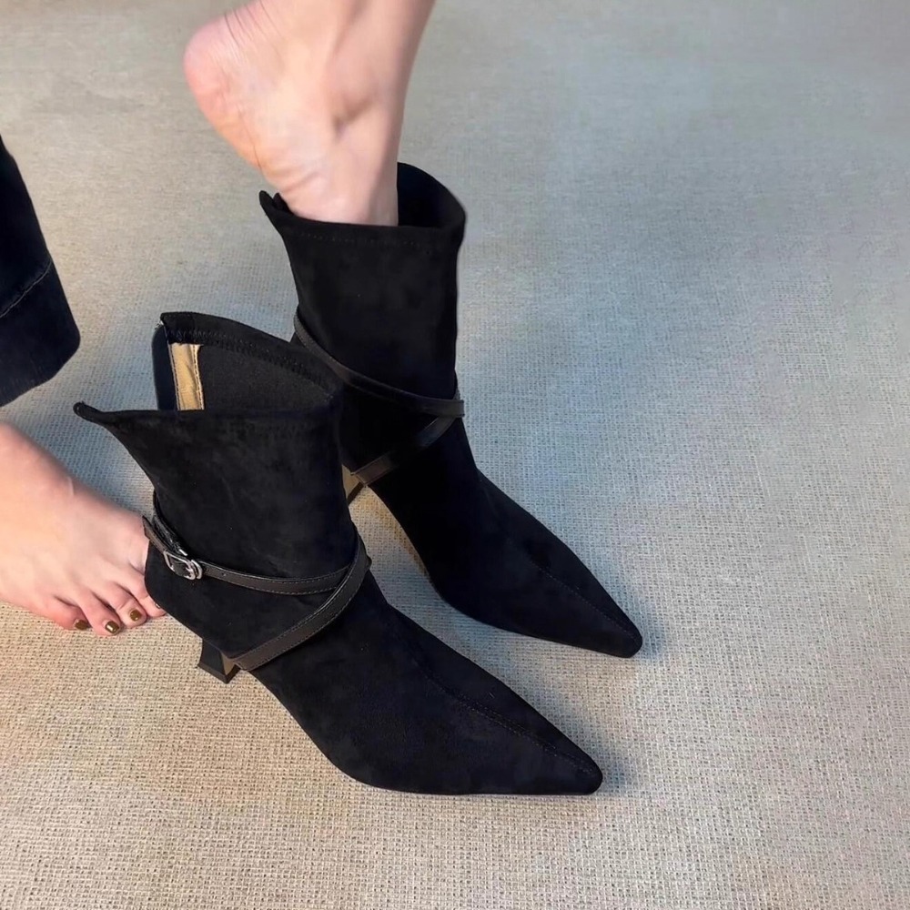 店主私著。搭配褲裝超好看 時尚百搭個性設計 磨砂皮&皮帶交叉扣 氣質尖頭低筒瘦瘦靴中跟靴-Euphoria Store-規格圖10