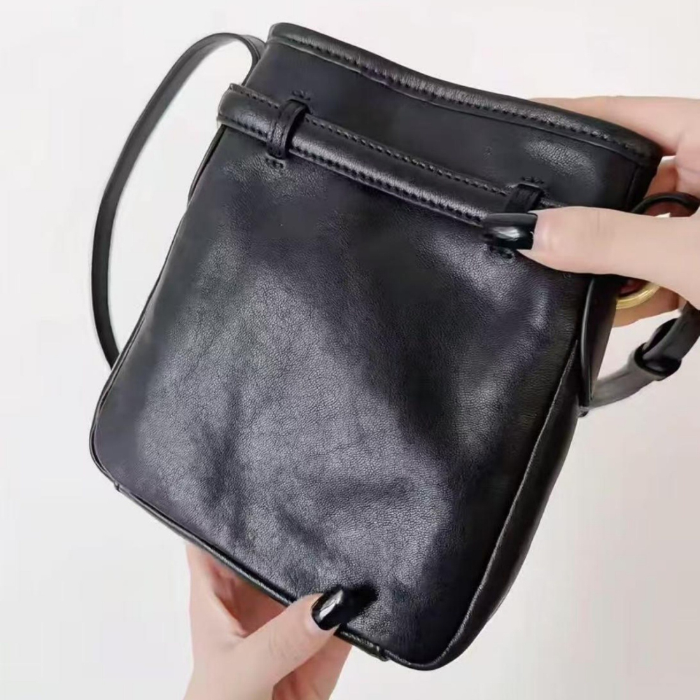 冬。設計師款 休閒百搭黑色軟皮單肩斜背小包手機包小水桶包-Euphoria Store-細節圖4