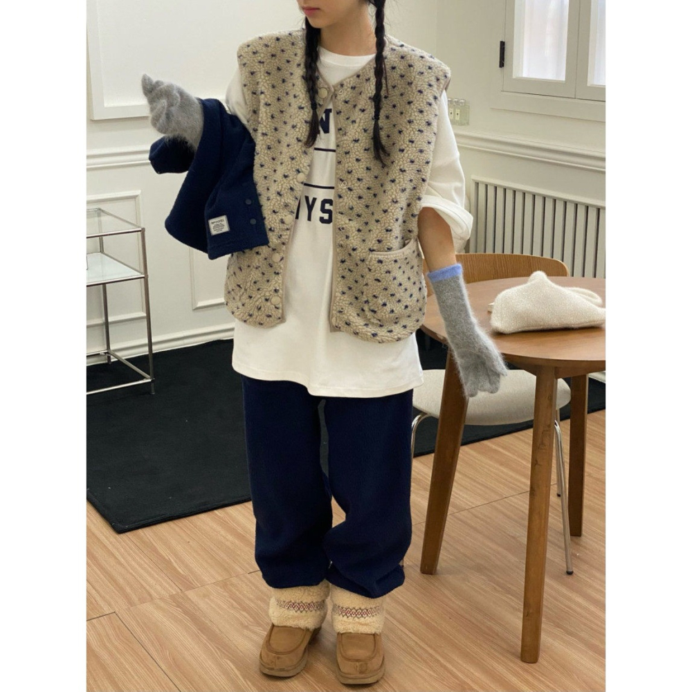 初春。韓國🇰🇷新款 清新減齡疊穿必備 碎花小花花羊羔毛內舖薄棉圓領單排扣馬甲背心-Euphoria Store-細節圖7