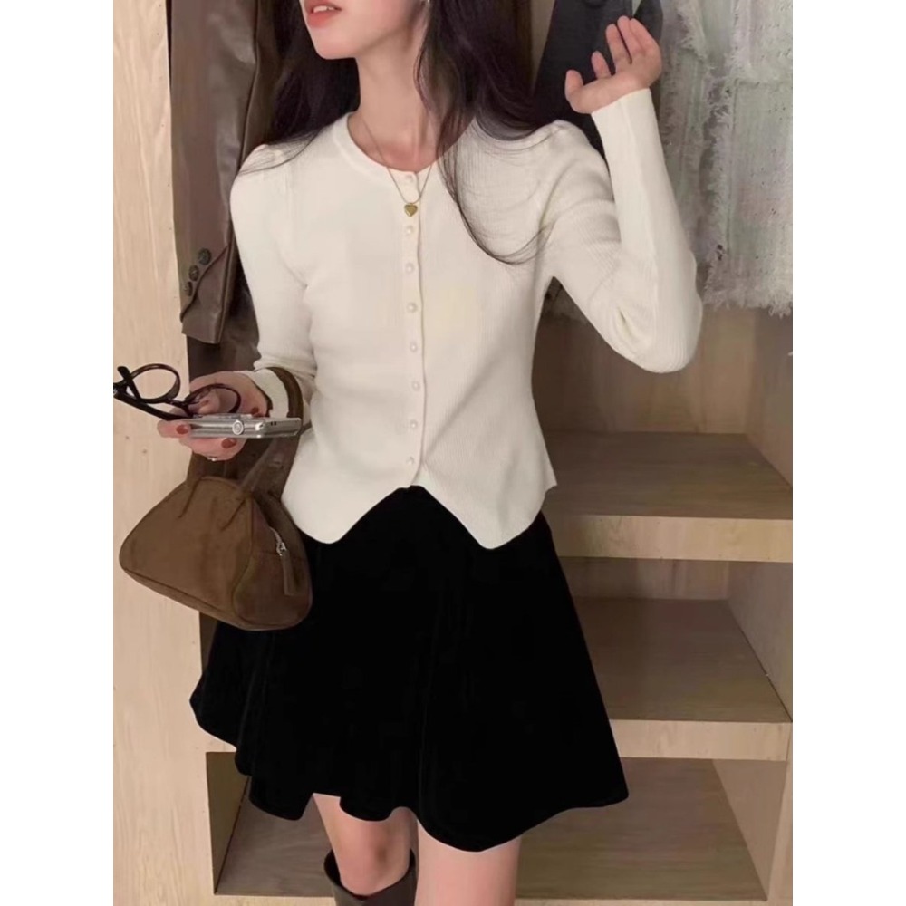 春。法式甜美氣質 修身收腰顯瘦 圓領短款單排扣下擺開叉泡泡袖長袖細針織毛衣上衣-Euphoria Store-規格圖6