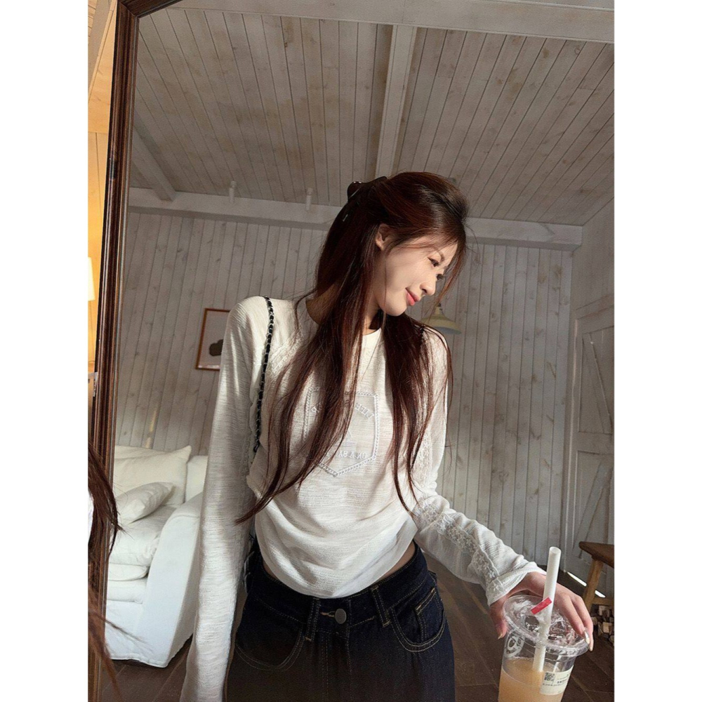 春。韓系減齡甜美 自帶小設計 腰側抓皺 蕾絲拼接雪花棉短款長袖T恤上衣-Euphoria Store-細節圖5
