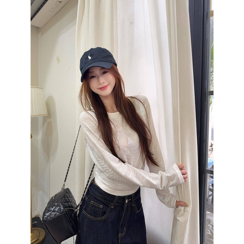 春。韓系減齡甜美 自帶小設計 腰側抓皺 蕾絲拼接雪花棉短款長袖T恤上衣-Euphoria Store-細節圖7