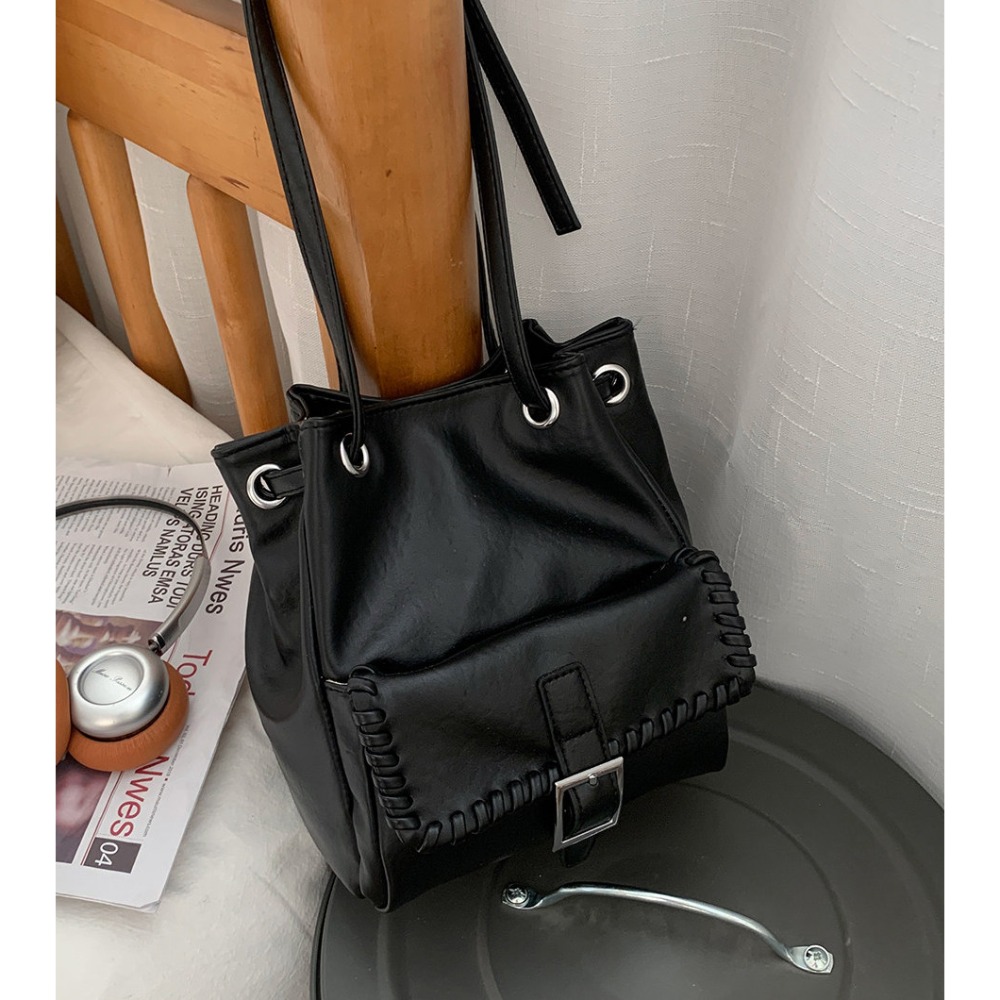 春。韓版甜美小姐姐 減齡百搭軟皮編織大容量單肩斜背水桶包-Euphoria Store-規格圖9