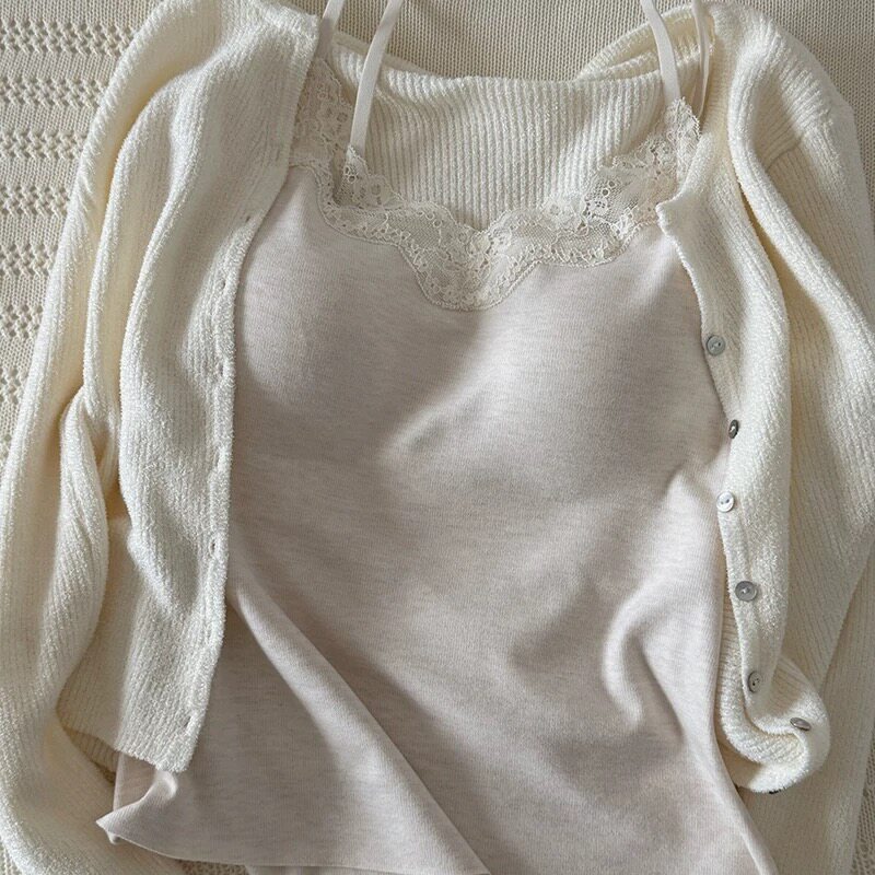 春。法式甜蜜 雲朵舒芙蕾 微磨毛蕾絲滾邊一體式胸墊細肩帶背心上衣-Euphoria Store-細節圖3