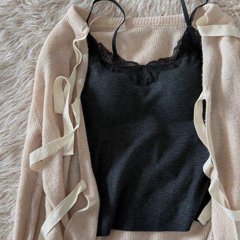 春。法式甜蜜 雲朵舒芙蕾 微磨毛蕾絲滾邊一體式胸墊細肩帶背心上衣-Euphoria Store-規格圖11