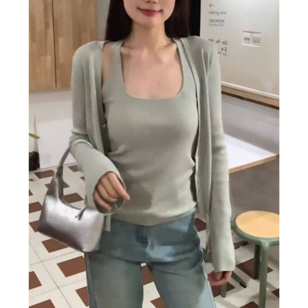 春。浪漫氣質極簡風 修身顯瘦純色無袖方領針織背心+同款V領長袖針織外套兩件套-Euphoria Store-細節圖6