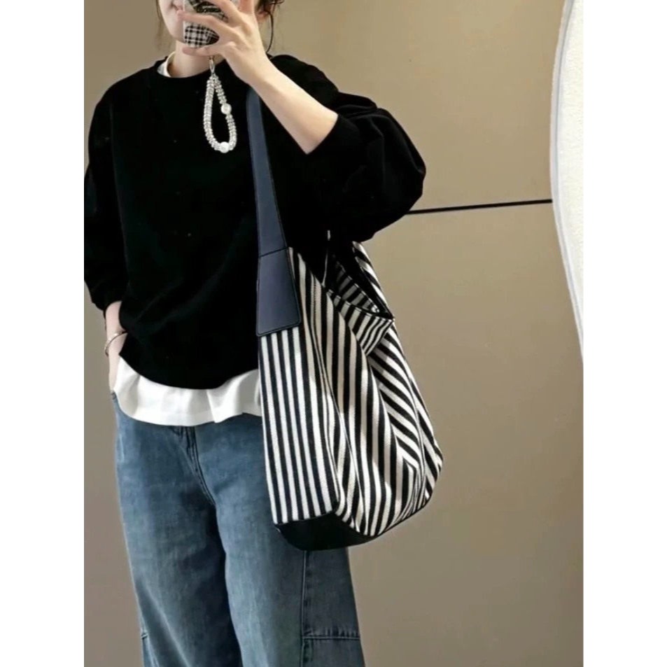 四季。慵懶隨性又時尚 簡約不簡單 撞色豎條帆布拼接PU皮大容量帆布包單肩托特包流浪包hobo包-Euphoria Sto-細節圖4