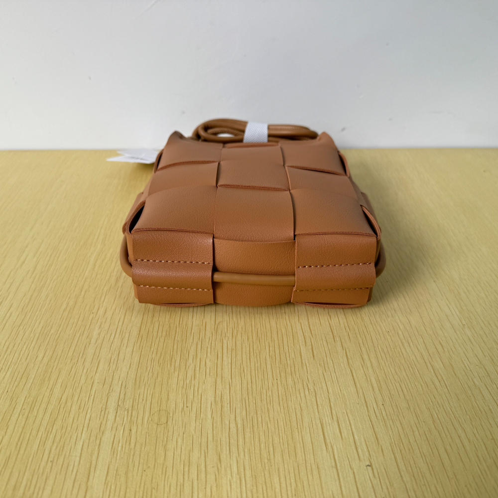 四季。數量少少 日本帶回 簡約編織單肩斜背小方包手機包-Euphoria Store-細節圖4