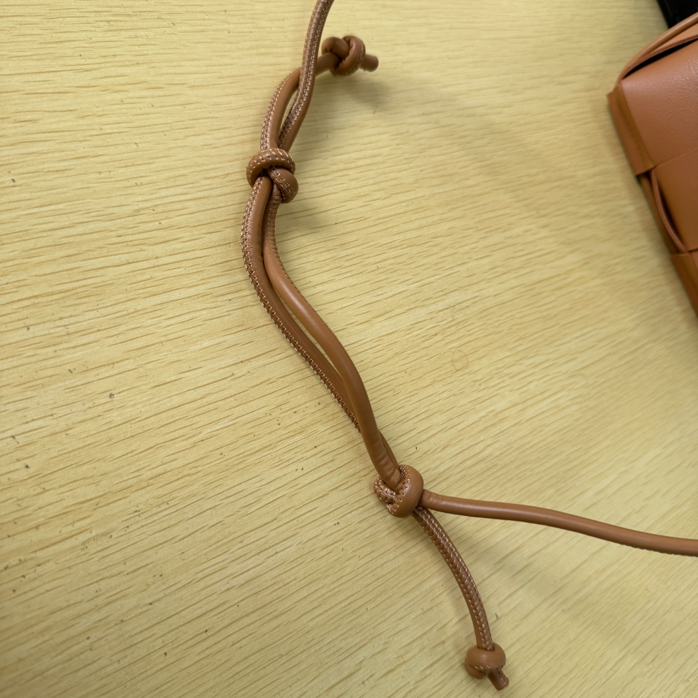 四季。數量少少 日本帶回 簡約編織單肩斜背小方包手機包-Euphoria Store-細節圖5