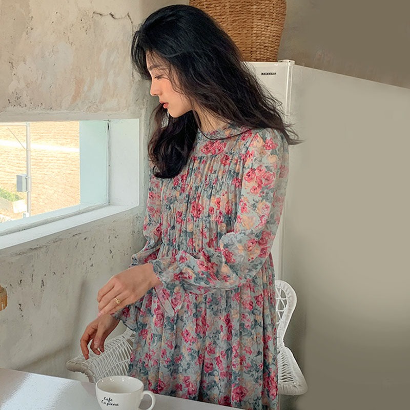 早春。韓chic甜美小碎花 圓領褶皺設計感 寬鬆長款泡泡收袖連身裙洋裝-Euphoria Store-細節圖2