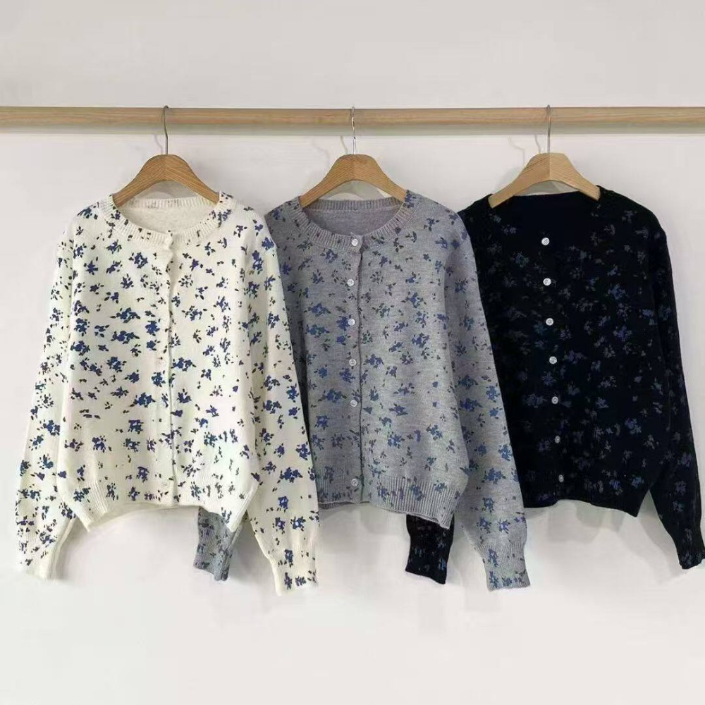 春。法式街古氣質 清新減齡小碎花 單排扣圓領親膚細針織外套上-Euphoria Store-規格圖3