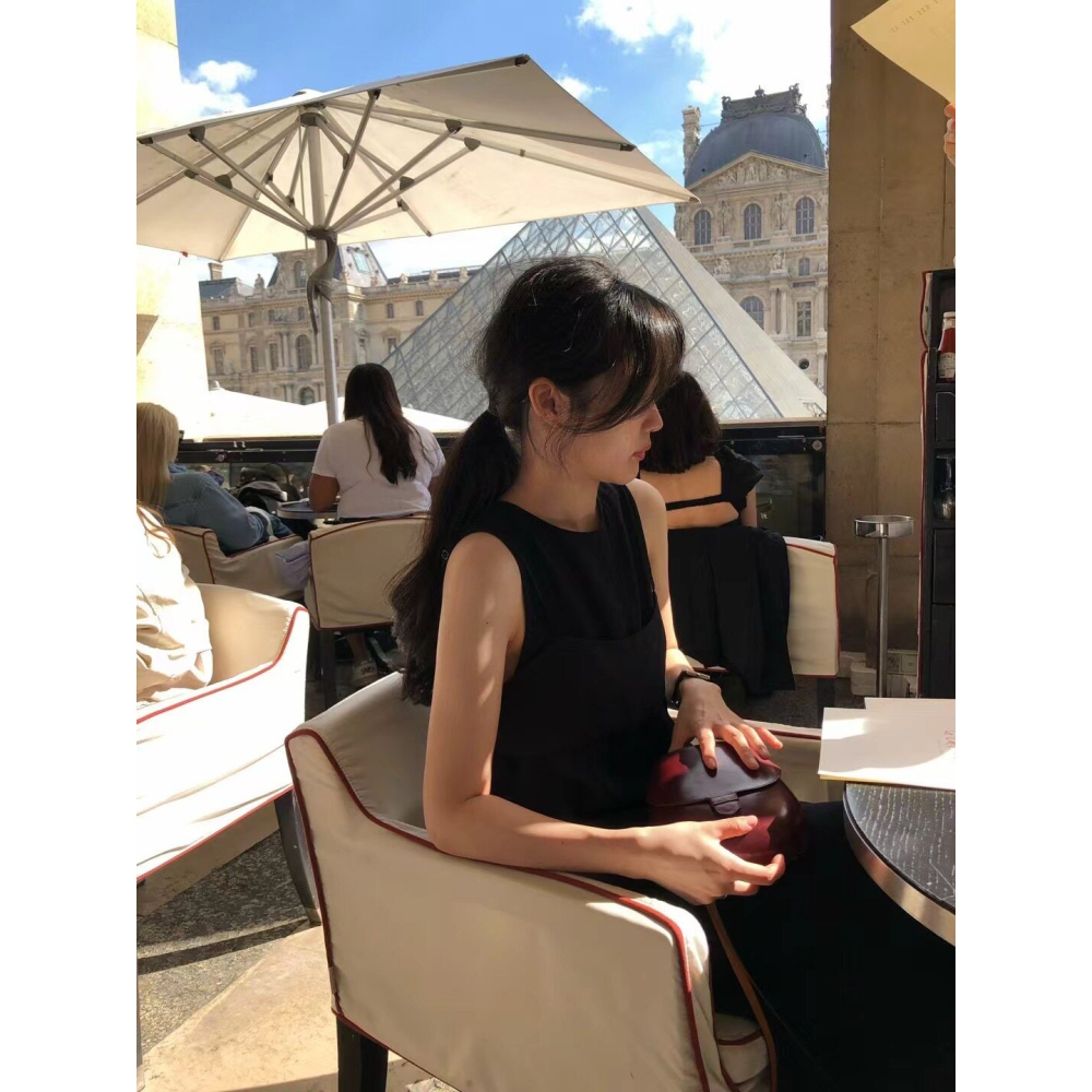 夏。韓系chic 極簡氣質小姐姐 疊穿造型短款吊帶馬甲+飄逸A字無袖背心連身裙洋裝-Euphoria Store-細節圖8