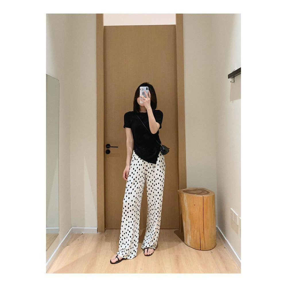 夏。簡約帶點小設計 修身顯瘦 下擺不規則腰側褶皺圓領短袖T恤上衣-Euphoria Store-細節圖7