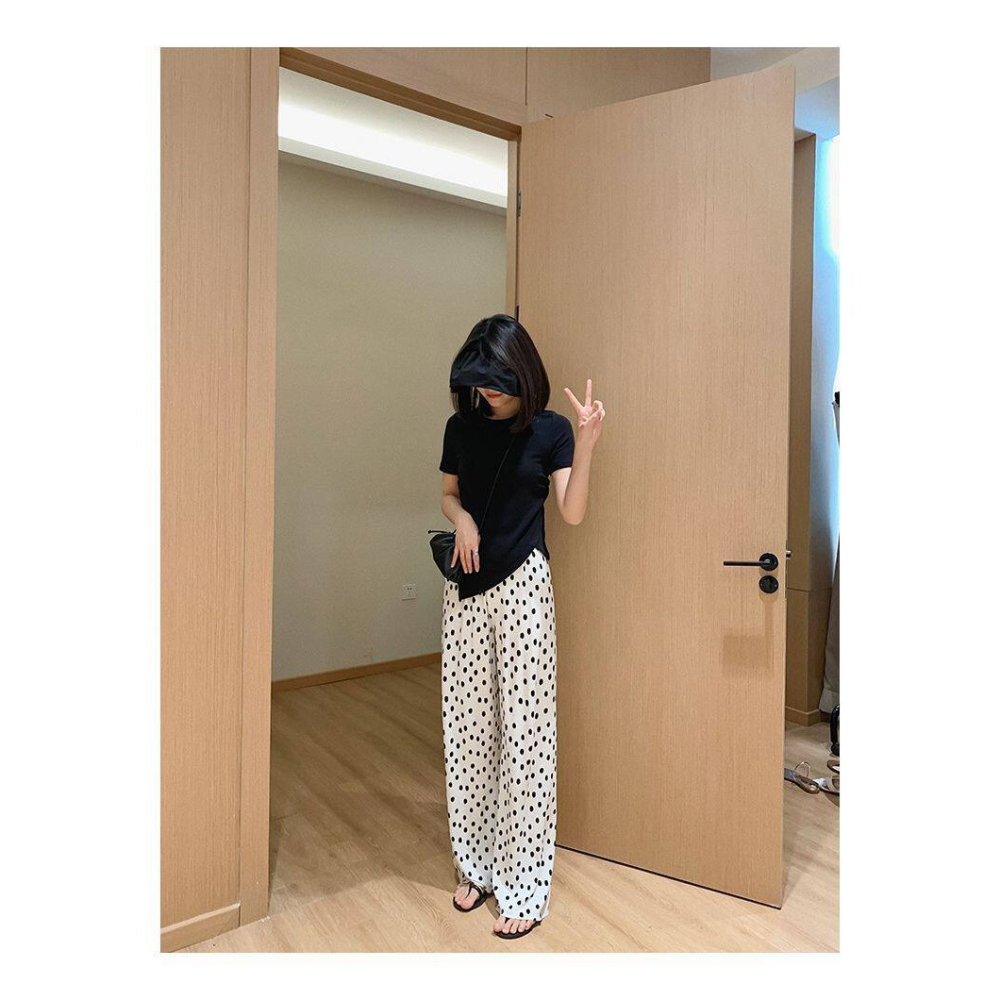 夏。簡約帶點小設計 修身顯瘦 下擺不規則腰側褶皺圓領短袖T恤上衣-Euphoria Store-細節圖9