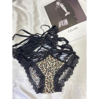 【任選三件只要$599】FU0090 睫毛蕾絲交叉摟空內褲