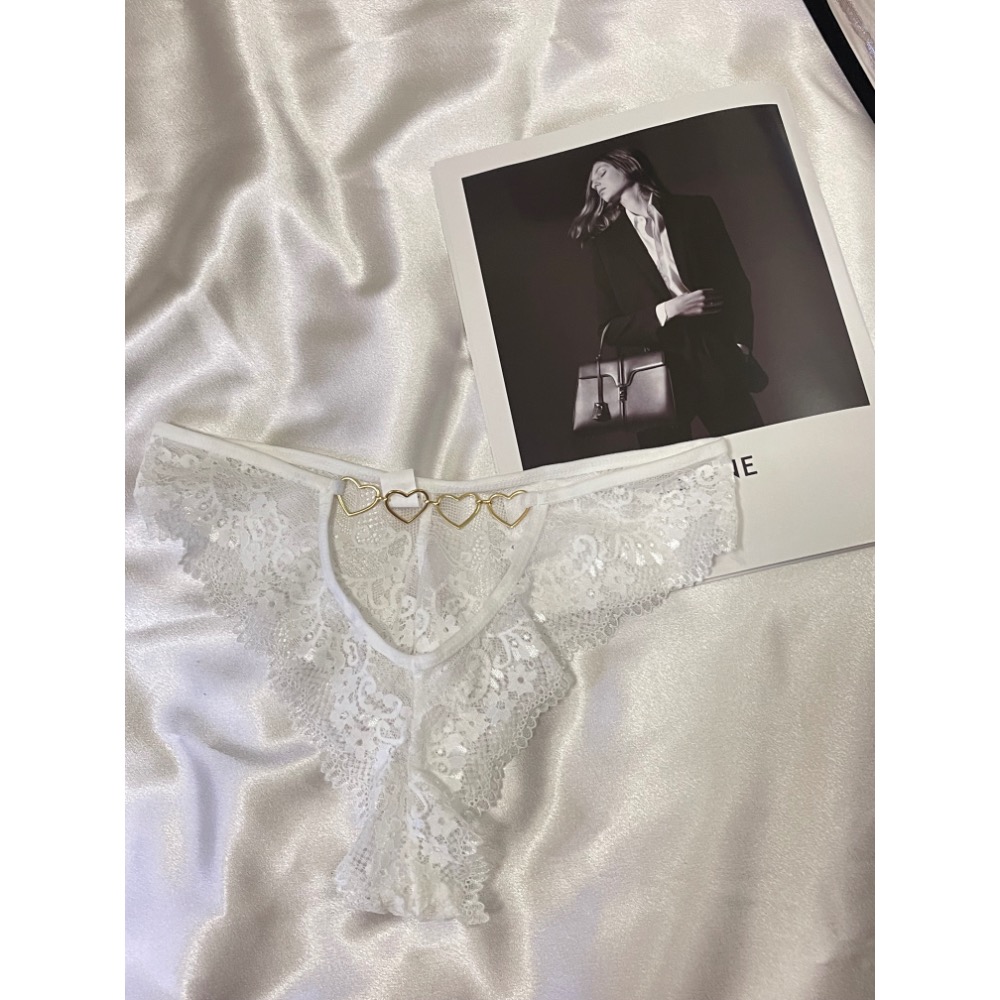【任選三件只要$599】FU0018 法式愛心吊飾蕾絲丁字褲-細節圖4