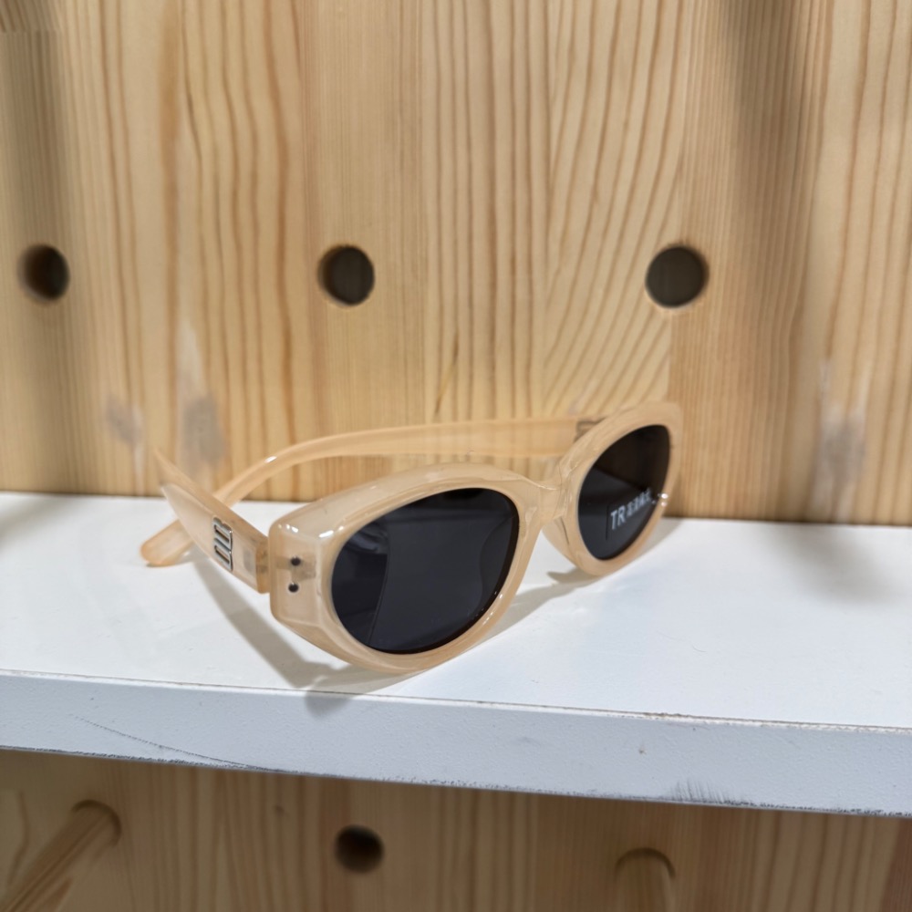 透膚色鏡框墨鏡-細節圖2