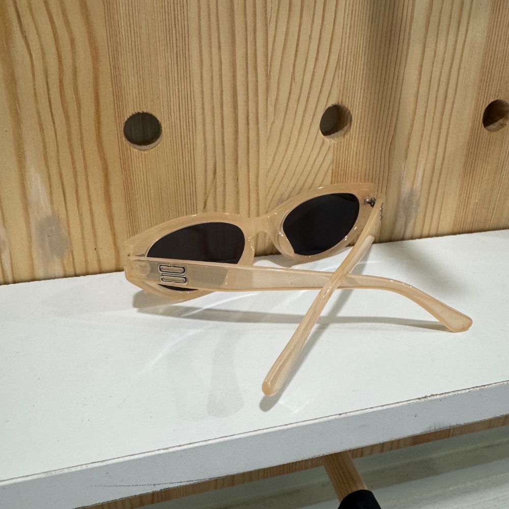 透膚色鏡框墨鏡-細節圖3