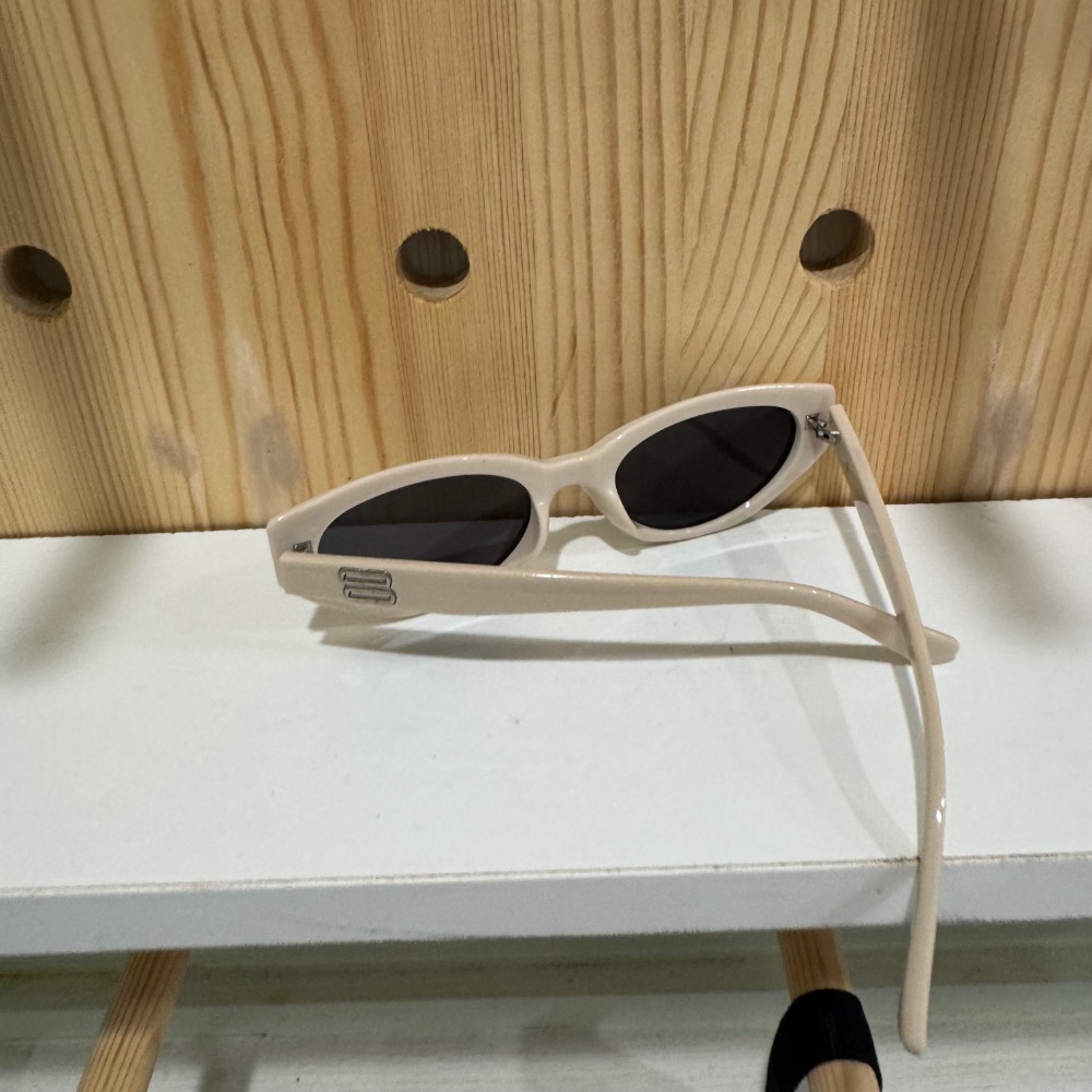 米色鏡框墨鏡-細節圖2