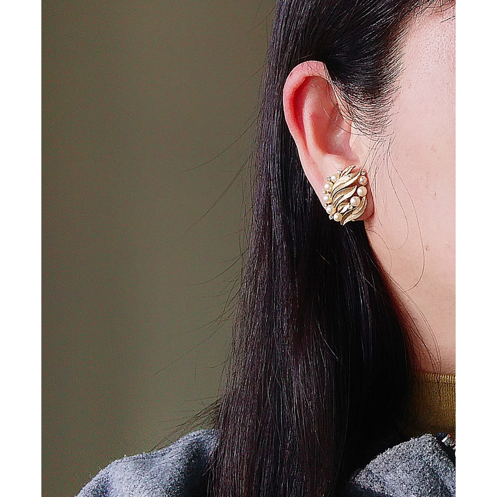 vintage jewelry Trifari 金色珍珠璇葉 夾式耳環 1280元-細節圖2
