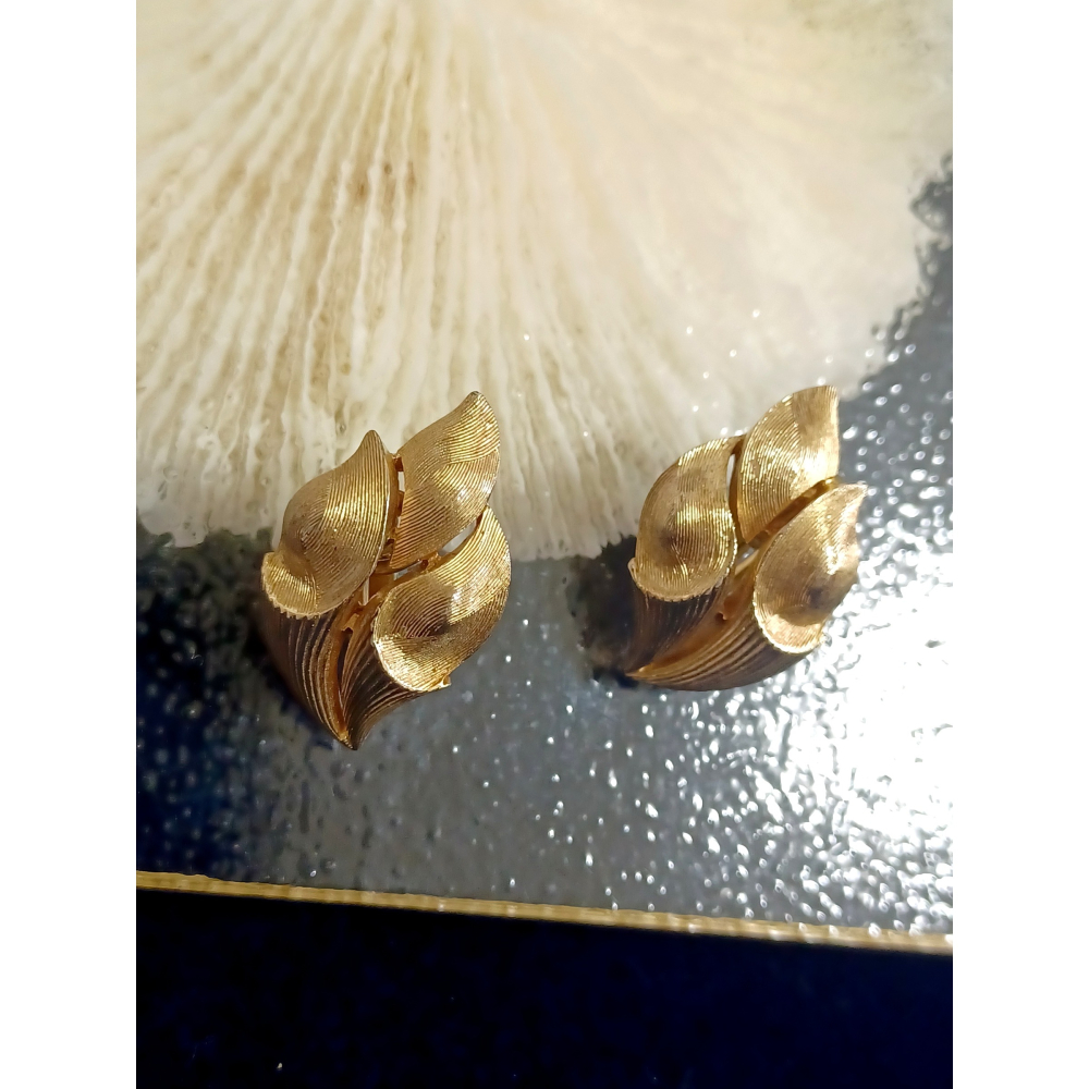 vintage jewelry Trifari 典雅刷金抽象造型 夾式耳環 980元-細節圖4