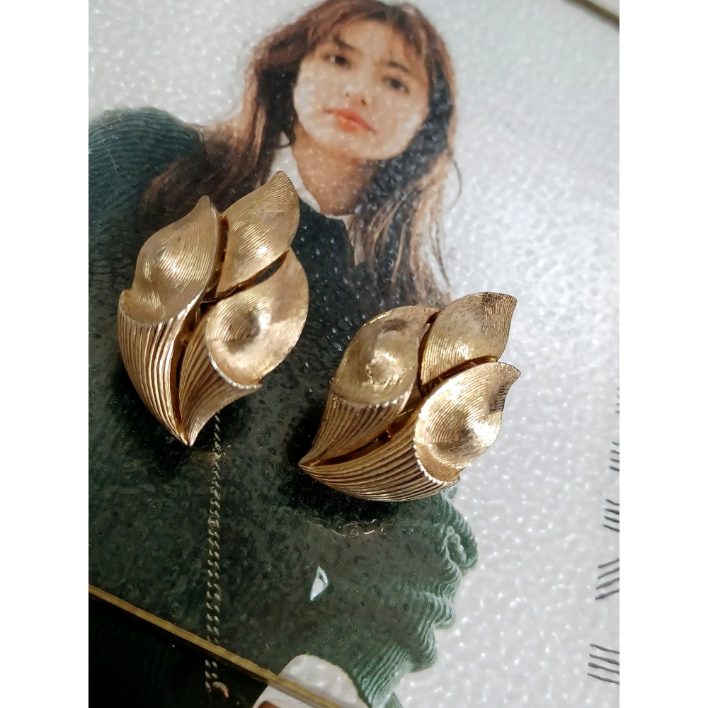 vintage jewelry Trifari 典雅刷金抽象造型 夾式耳環 980元-細節圖6