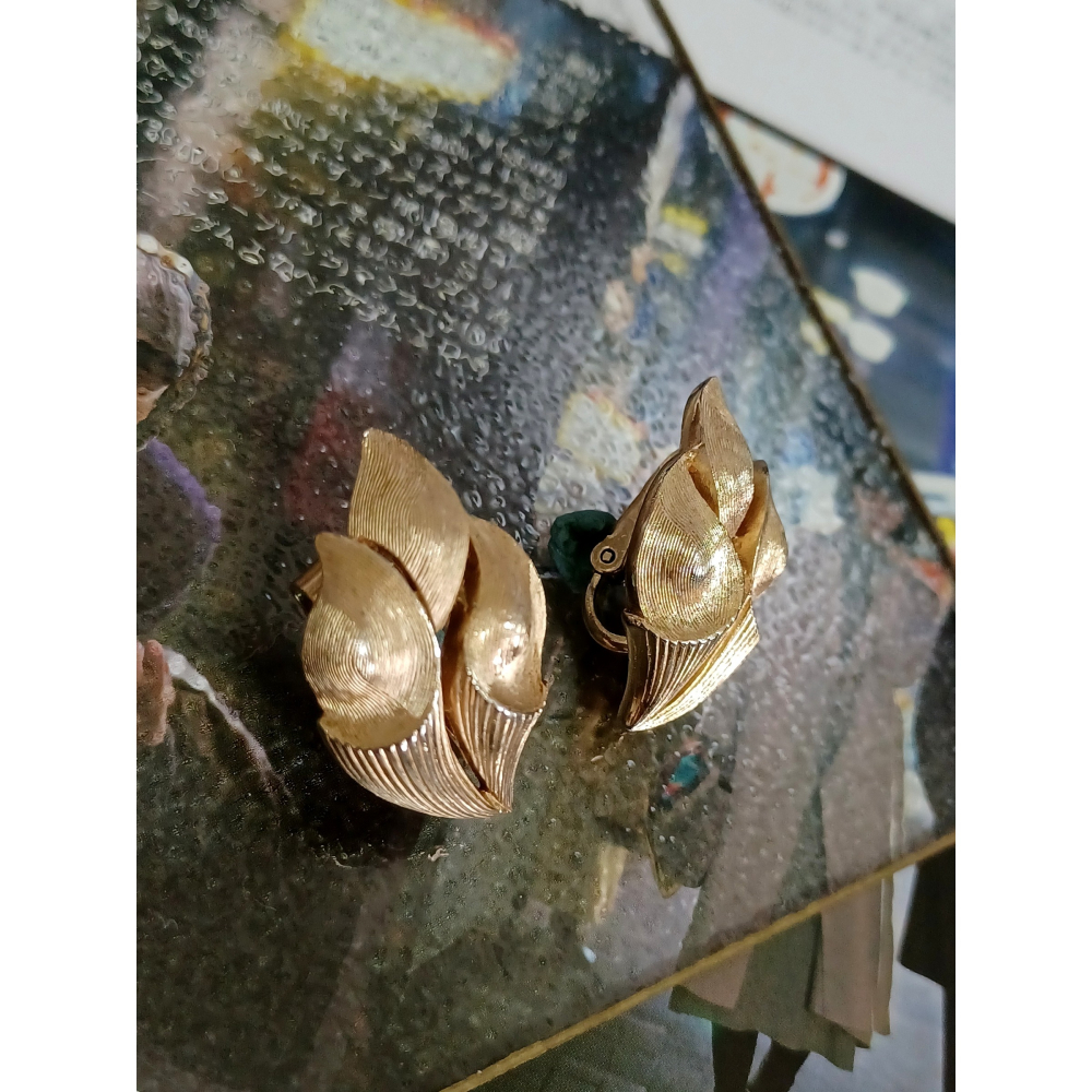 vintage jewelry Trifari 典雅刷金抽象造型 夾式耳環 980元-細節圖7